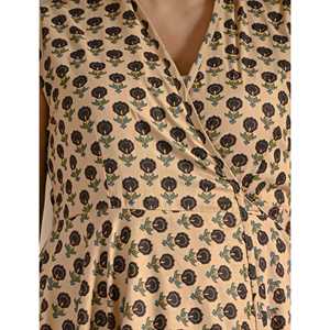 Vestido beige y negro de algodón estampado con diseño de buti, de corte asimétrico, casual y elegante, talla XS, muy transpirable, con caída natural y drapeado, ideal para el día a día o para salir a discoteca. - Product Image 2