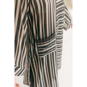 Blusas y Camisas Clásicas para Mujer, Colección Noir Elegante - Product Image 2