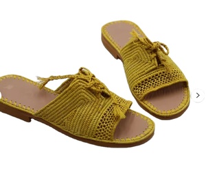 Chaussures marocaines faites à la main en raphia naturel et semelles en cuir véritable Sandales Mocassins personnalisés en raphia marocain naturel - Product Image 1