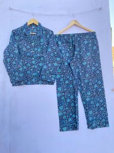 ชุดนอนลำลองผ้าฝ้ายระบายอากาศลายดอกไม้ทำมือทรงเข้ารูปคอวีสำหรับฤดูร้อนสไตล์อินเดีย เหมาะสำหรับใส่ไปงานกลางคืนหรือพักผ่อน - Product Image 2