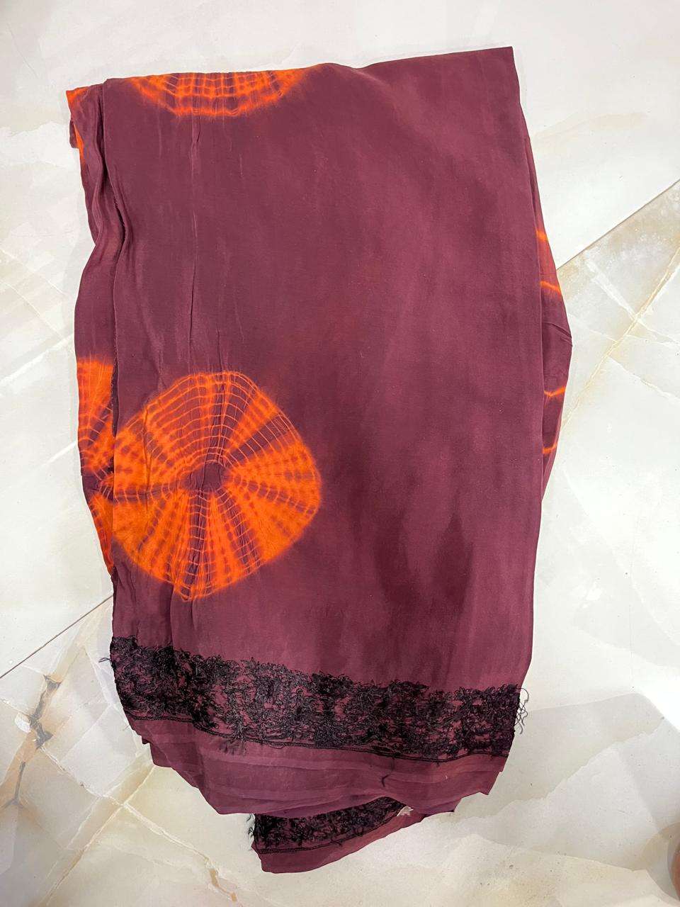 ไวน์อ่อน, ลายมัดย้อมสีส้ม