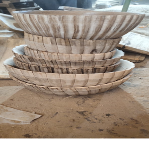 Cuencos de madera hechos a medida con diseño de rayas verticales tallados a mano con textura y grabados a mano ideales para tiendas de reventa - Product Image 1
