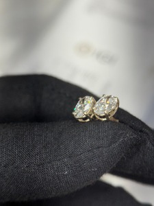 Magnifiques boucles d'oreilles à clous en diamant de taille ovale 2,00 carats, diamant cultivé en laboratoire certifié IGI en or 14 carats, cadeau d'anniversaire de mariage - Product Image 3