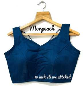 เสื้อเบลาส์ผ้าไหมสไตล์มิลานทันสมัยคอวีมีลวดลายดั้งเดิมสำหรับส่าหรีหรือลาฮิงกาสำหรับฤดูร้อน - Product Image 4