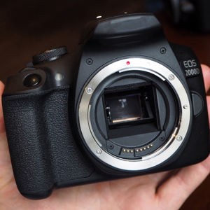 Cámara DSLR EOS 2000D con Lente EF-S 18-55mm F/3.5-5.6 IS II, Sensor CMOS, Video Full HD, Wi-Fi Integrado, Modelo 2000D, Incluye Tarjeta SD - Product Image 5