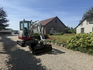 Mini-excavatrice sur chenilles Takeuchi TB225 blanche, capacité de la benne 0,11 m³, composant moteur essentiel, occasion, bon état - Product Image 3