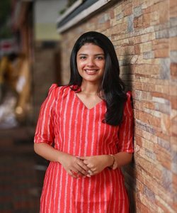 Rayon anarkali kurti สำหรับผู้หญิงแบบดั้งเดิมมองหาเทศกาลและฟังก์ชั่นสวมใส่ - Product Image 2