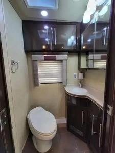 EN OFERTA: Autocaravana Usada N-E-W-M-A-R-KING A-I-R-E 4561 Modelo 2008 de Alto Rendimiento, 36 pies de Largo, 2000 kg de Carga Útil, Color Oscuro - Product Image 6