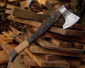 Hacha Vikinga de Acero al Carbono Hecha a Mano, Grado Industrial, con Mango de Madera para Supervivencia al Aire Libre y Camping, con Funda - Product Image 5