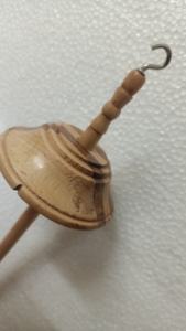 Broches en bois sur mesure idéales pour les magasins d'approvisionnement en fil et fibre pour la revente en bois de manguier - Product Image 5