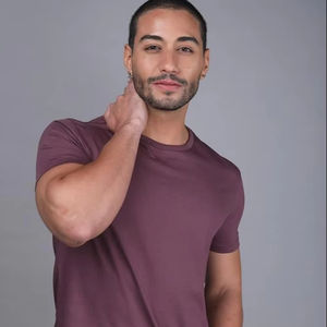 T-shirt 100% coton bordeaux de meilleure qualité, couleur unie, design respirant de grande taille, fabriqué en Inde pour hommes et femmes - Product Image 1