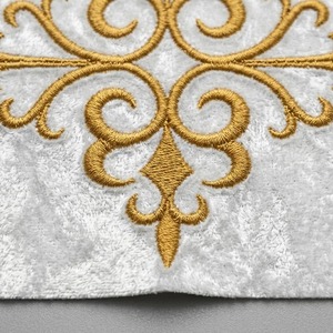 Aplique Bordado Personalizado de Flor de Lis Dorada, Cuadrado, para Coser en Prendas de Vestir, Estilo Clásico - Product Image 2