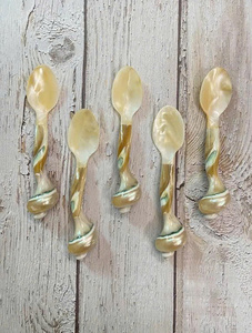 Cuchara decorativa de concha marina hecha a mano elegante cubertería de nácar utensilios naturales perfectos para juegos de comedor y vajilla de boda - Product Image 4