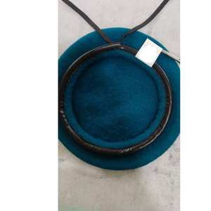 Béret en laine bicolore de haute qualité marine et vert 100% style formel respirant pour les commandes B2B en vrac - Product Image 1