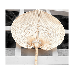 Éventail tissé fait à la main décor rotin éventails à main bambou raphia en forme de coeur de haute qualité à partir de 99GD - Product Image 5