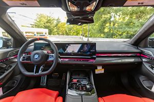 BMW M5 2026, Bajo Kilometraje, Caja de Cambios Automática, Dirección Suave, Gasolina/Eléctrico - Product Image 6