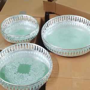 Meilleur coffret cadeau promotionnel pour les entreprises Plateau rond en émail sculpté à la main de 3 plats et assiettes de luxe personnalisés pour le festival de Diwali - Product Image 1