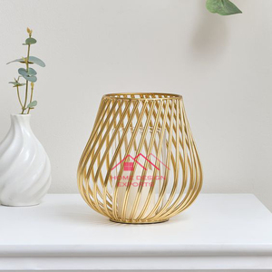 Pot à bougie votive en métal à bas taux pour décoration d'hôtel et de maison Lot de 2 décorations pour la maison finies en or - Product Image 2