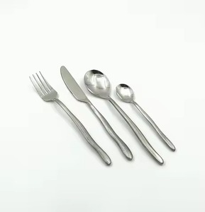 Couverts élégants en finition argentée avec motif d'oiseau doré, collection de couverts haut de gamme pour les repas et les rassemblements spéciaux - Product Image 2