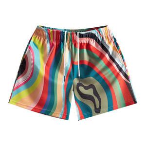 Short de sport à impression par sublimation personnalisée pour hommes et femmes Short de sport OEM en polyester avec logo pour le fitness et la course à pied - Product Image 1