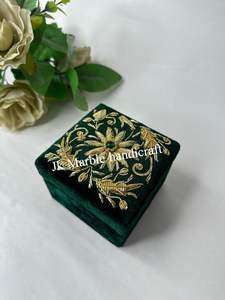 Caja de Joyería Shanell Personalizable con Bordado Duradero, Solución de Almacenamiento con Patrón Perfecto, Hecha a Mano - Product Image 2