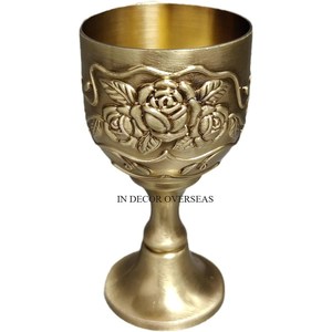 Extérieur enduit de poudre de couleur noire de concepteur floral et intérieur plaqué or verre de gobelet de vin rouge en métal de qualité supérieure - Product Image 2