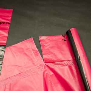 Sac en plastique imperméable à plat pliable en C réutilisable et écologique OEM Impression de logo personnalisé Fabricant du Vietnam à des fins d'emballage - Product Image 4
