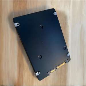 Unidad de Estado Sólido Interna PM893 Serie MZ7L31T9HBLT-00A07 de 1.92 TB y 2.5 Pulgadas SATA 6 Gb/s, Nueva, de Alto Rendimiento para Servidores y Centros de Datos SATA - Product Image 1