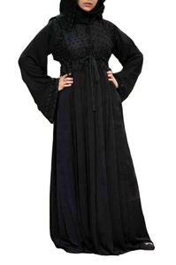 Abaya modesta azul claro para mujeres musulmanas con puños texturizados, hiyab integrado, elegante vestido islámico informal. - Product Image 3