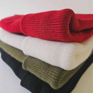 Gorros de Punto Acrílicos con Puño y Parche de Cuero con Logotipo Personalizado, Multicolores, Ajustables, Gruesos y Cálidos, Gorro de Invierno, Fábrica de Vietnam - Product Image 3