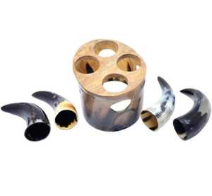 Corne à boire de Buffalo Viking gravée sur mesure Cadeau attentionné de style animal religieux unique pour les fans de la culture des légendes nordiques - Product Image 4