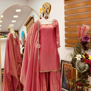 Trajes de Fiesta Indios, Top y Palazzo de Seda Fendy con Trabajo de Espejo y Encaje Real, con Dupatta de Seda Fendy con Encaje y Trabajo de Espejo - Product Image 1