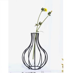 Lo mejor para la decoración del hogar Diseño hecho a mano personalizado Hecho a mano Mejor decoración interior y diseño hecho a mano Florero de planta de oro y florero - Product Image 1