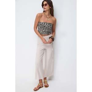 เสื้อครอปแบบไม่มีสาย - Product Image 4