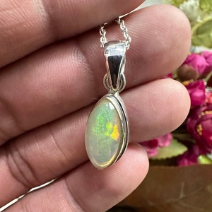 Pendentif solitaire en opale, bijoux pour femmes, plaqué or, argent sterling, style bohème, tendance, fait main, cadeau pour elle - Product Image 3