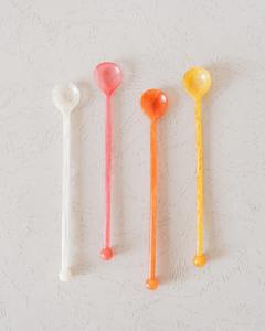 Cuillère en résine de fabrication artisanale, fabriquée à partir de résine époxy de qualité alimentaire pour la cuisine, avec une construction durable. - Product Image 3