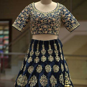 Atractivo colorido pesado hermoso bordado en ATIYA LIBAS seda Lehenga Choli adornado con cuentas de cristal trabajo - Product Image 5