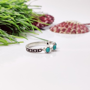 Anillo de plata bohemio de banda delgada con piedra turquesa Anillo de piedras preciosas finas ligeras para uso diario - Product Image 4