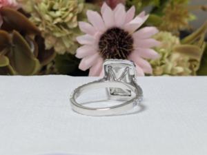 Anillo de Compromiso de Estilo Vintage para Ella, con Diamante Cultivado en Laboratorio de Corte Esmeralda de 3 Quilates, Estilo Halo, Joyería de Oro Blanco Sólido de 14k - Product Image 4