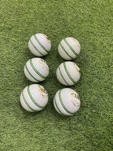 Pelota de Cricket SG de Cinco Capas |   Talla Hombre Mujer Juvenil |   Peso 156 g 142 g 135 g | - Product Image 2