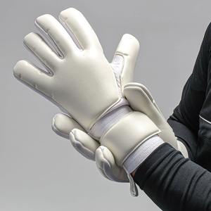 Gants de gardien de but en caoutchouc PU professionnels de 4mm d'épaisseur Nouveau design antidérapant et résistant à l'usure respirant pour le sport - Product Image 4