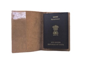 Produttore customizzato premio Unisex passaporto da viaggio Designer custodia in vera pelle con Slot per schede piegato per gli uomini e le donne OEM - Product Image 2