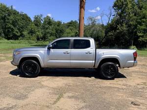 Toyota Tacoma SR5 V6 d'occasion à bas prix, modèle 2019, à vendre - Product Image 5