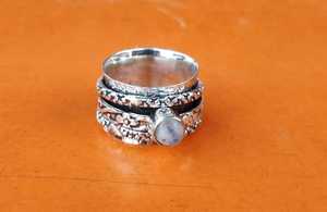 Anillo giratorio floral bohemio hecho a mano para mujer, anillo de meditación de piedra lunar de plata esterlina - Product Image 3