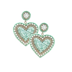 Pendientes bordados de cuentas de semillas Pendientes de diseño en forma de corazón de la India Pendientes hechos a mano para el Día de San Valentín - Product Image 1