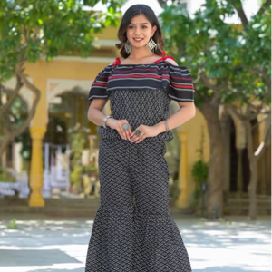 ชุดเดรสผ้าคอตตอนเปิดไหล่สีดำของผู้หญิงมีสายคาดพิมพ์ลายเรขาคณิตมีสไตล์ชุดกางเกงชาราที่สมบูรณ์แบบแบบตะวันตกสำหรับงานปาร์ตี้ - Product Image 1