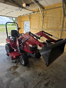 Tractor Agrícola Massey Ferguson GC1705 4WD 2018 con Motor de 70HP, Caja de Cambios y Bomba - Alta Productividad - Product Image 4