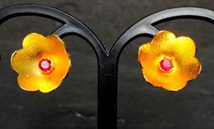 Quality Assure Boucles d'oreilles serties de boucles d'oreilles plaquées or 22CT de conception traditionnelle Bijoux pour les femmes portées par les exportateurs - Product Image 3