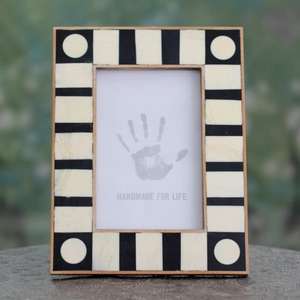 Cadre photo carré en résine écologique durable avec incrustation d'os décorative pour l'affichage sur table/bureau avec couleur et logo personnalisés - Product Image 4