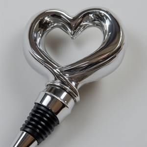 เครื่องมือรูปทรงคอขวดสีทองโบราณออกแบบมาให้มีลักษณะคล้ายกับวัตถุที่มันเปิดออกสร้างความฉลาดและมองเห็นได้ - Product Image 1